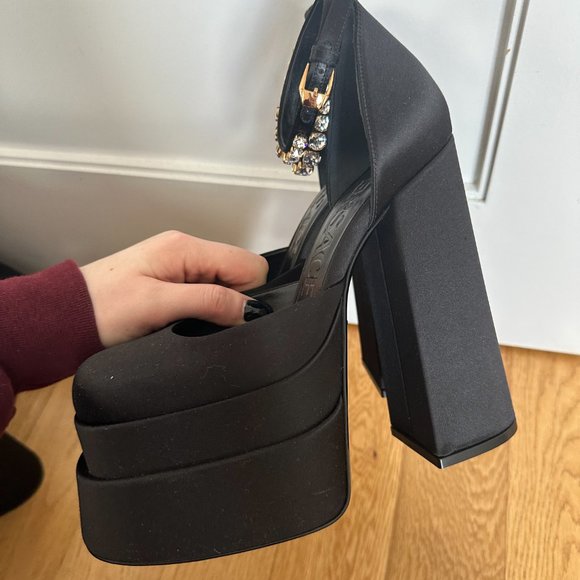 Versace Aevitas Satin Platform Pumps Ankle Strap Medusa Charm Square Toe Sz 38.5 - Picture 8 of 10